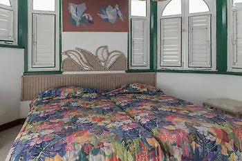 Crystal Beach Apartment At Seacastles Montego Bay