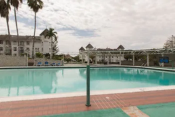 Crystal Beach Apartment At Seacastles Montego Bay Jamajka